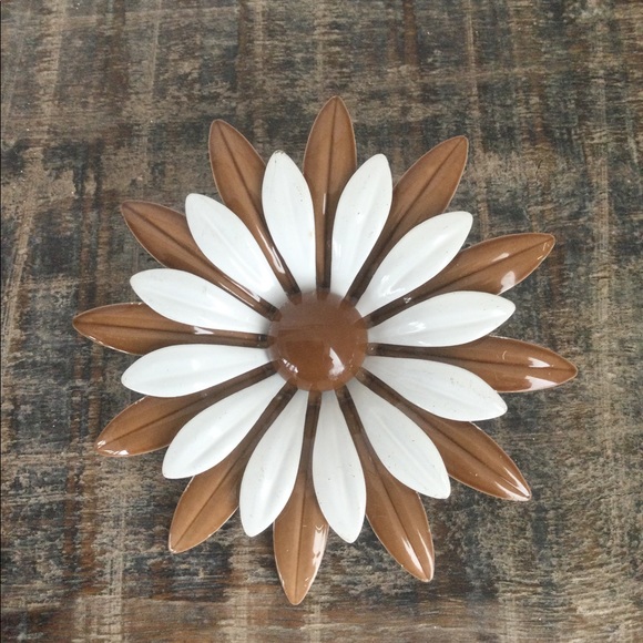 Vintage Flower Brooch - Picture 1 of 4